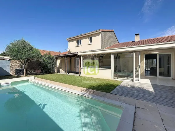 Maison de plain-pied 8 pièces 159 m²