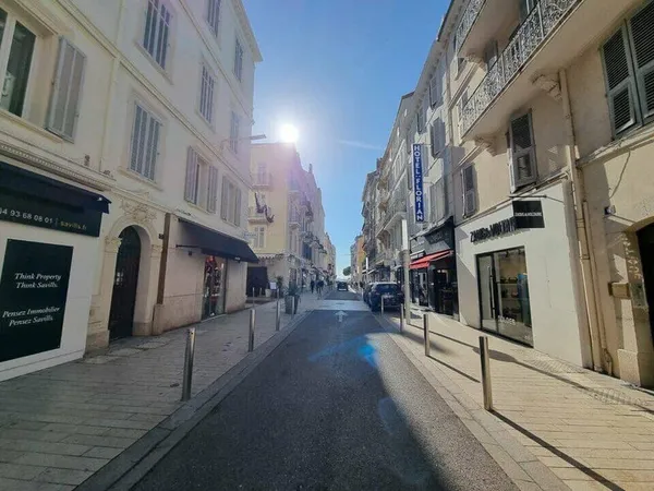 Commerce 24 m²