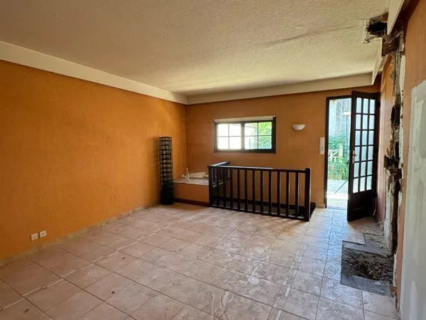 Plateau brut de 39 m² avec terrasse de 10m2 en plein centre de Sathonay-Camp