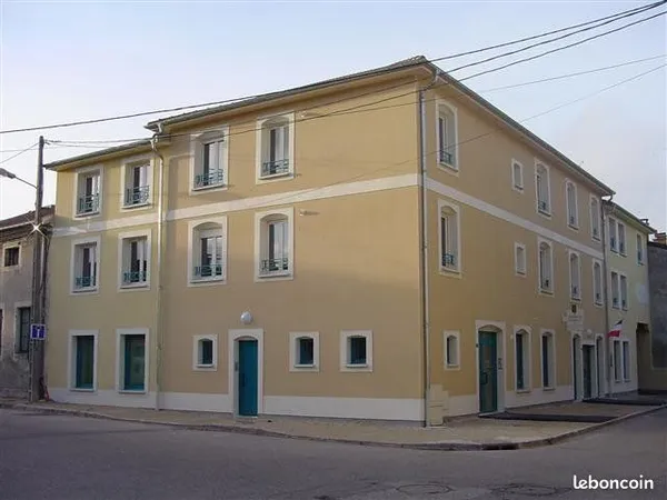 Local commercial 256 m²