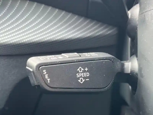 Audi Q2 35 tdi 150 s tronic 7 — photo 20
