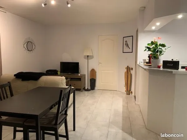 Appartement proche école infirmières, hôpital et commerces à Lons le Saunier
