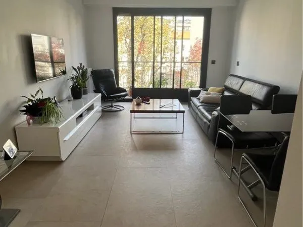Nice - appartement 3 pièces meublé refait à neuf - 2 chambres - balcon & loggia - climatisé