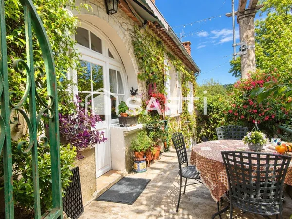 Deux maisons, un grand jardin et mille possibilités