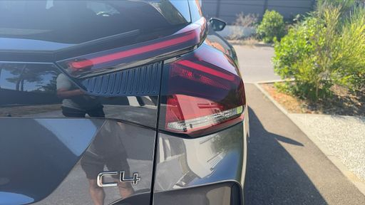 Citroen C4 1.5 BlueHDi 130 EAT8 - Max – 2024 – 26100 km – Diesel – Boîte Automatique — photo 14
