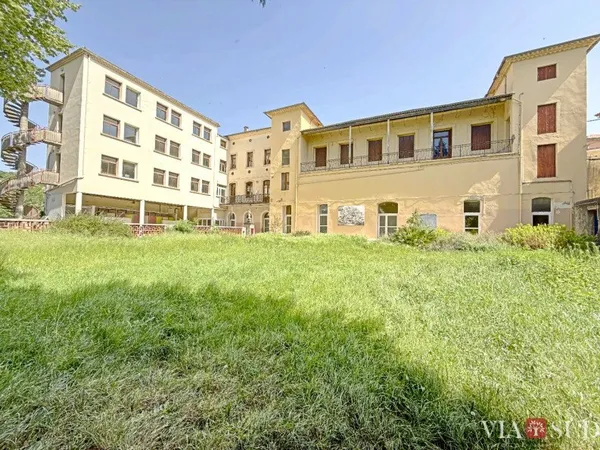 Immeuble à rénover 1261 m²