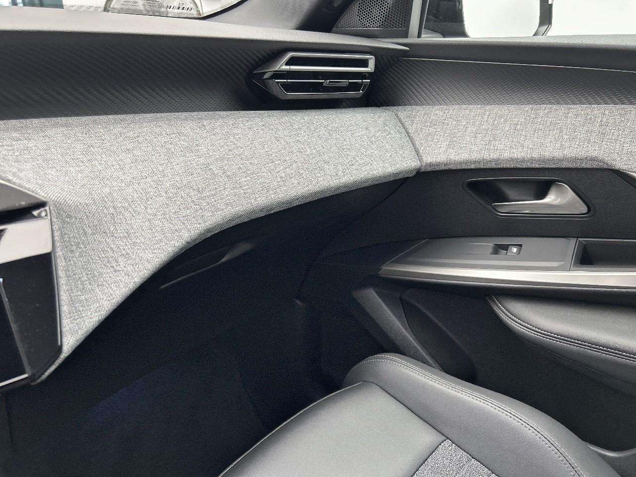 Peugeot 308 hybrid 145 e-dcs6 allure — photo 28