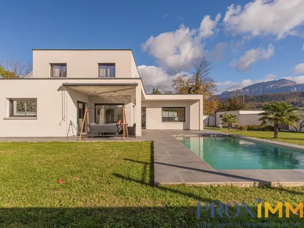 Maison contemporaine de 2019 en parfait état