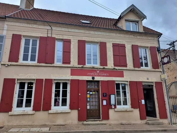 Investissement Locatif : Bâtiment Loué en Bar-Restaurant à Ch