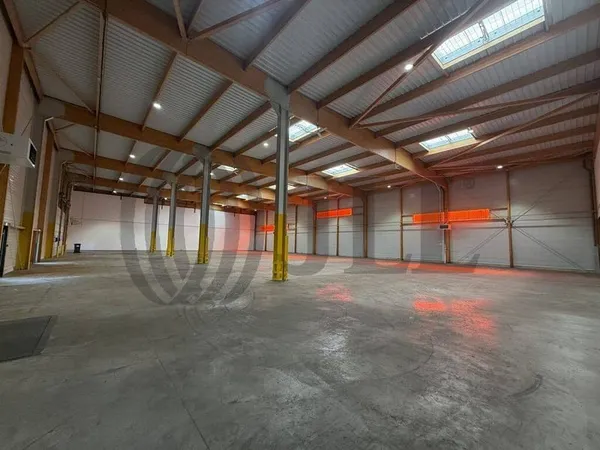 Local d'activité 2204 m²