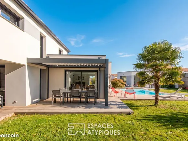 Maison 7 pièces 219 m²