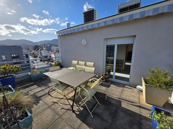 Appartement T5 dernier étage avec terrasse, garage & vue dég
