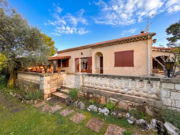 Villa de 103 m² sur Terrain Plat : Une Base Saine pour votre Fut