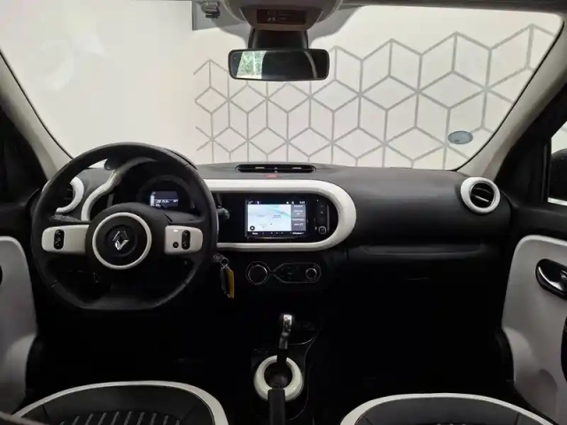 Renault Twingo iii e-tech — photo 25