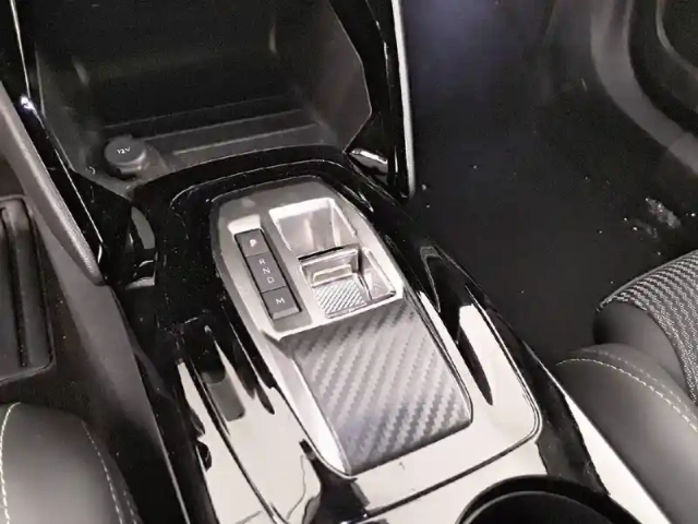 Peugeot 2008 puretech 130 s&amp;s eat8 — photo 14