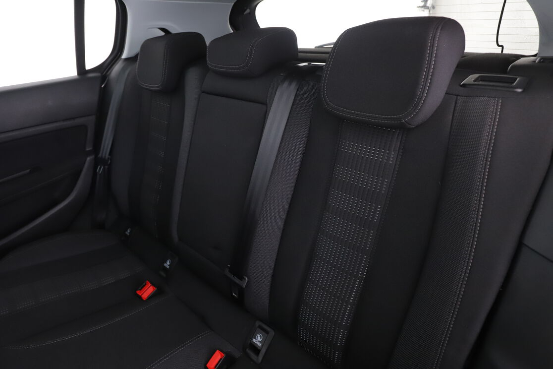 Peugeot 308 1.2 PureTech Allure EAT6 — photo 13