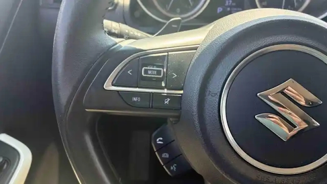 Suzuki Swift 1.0 boosterjet auto — photo 22