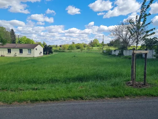 Terrain à bâtir dans un village paisible, à 10 minutes de Ruffec