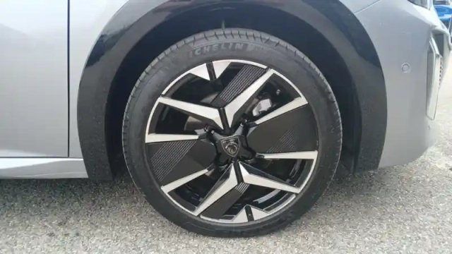 Peugeot 208 hybrid 110 e-dcs6 — photo 15