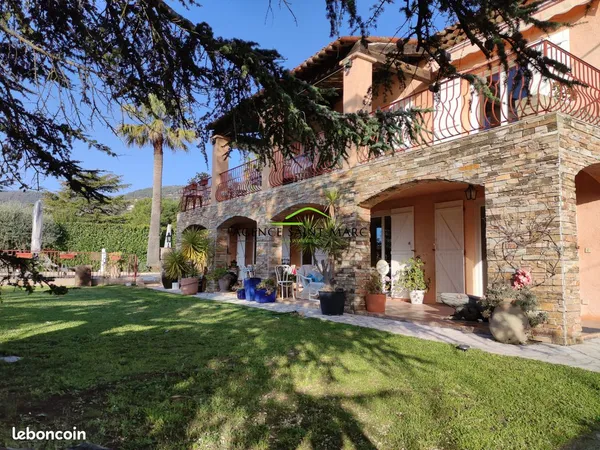 Maison 9 pièces 298 m²