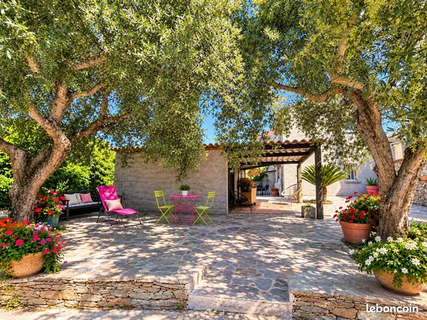 A vendre Campile Maison de carractèreT4 avec jardin et terrain naturel de 2280m²