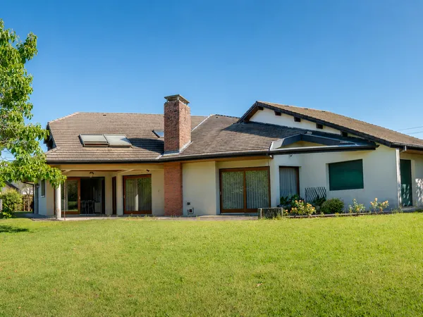Maison d'architecte à VALLIERES SUR FIER.