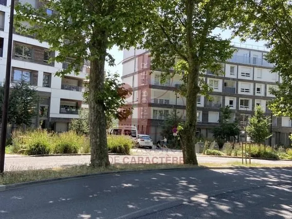 Avon Gare Plateaux A Usage De Bureau de 240 M² à 340 M² Livres Bruts Avec 6 Places De Parking Mini