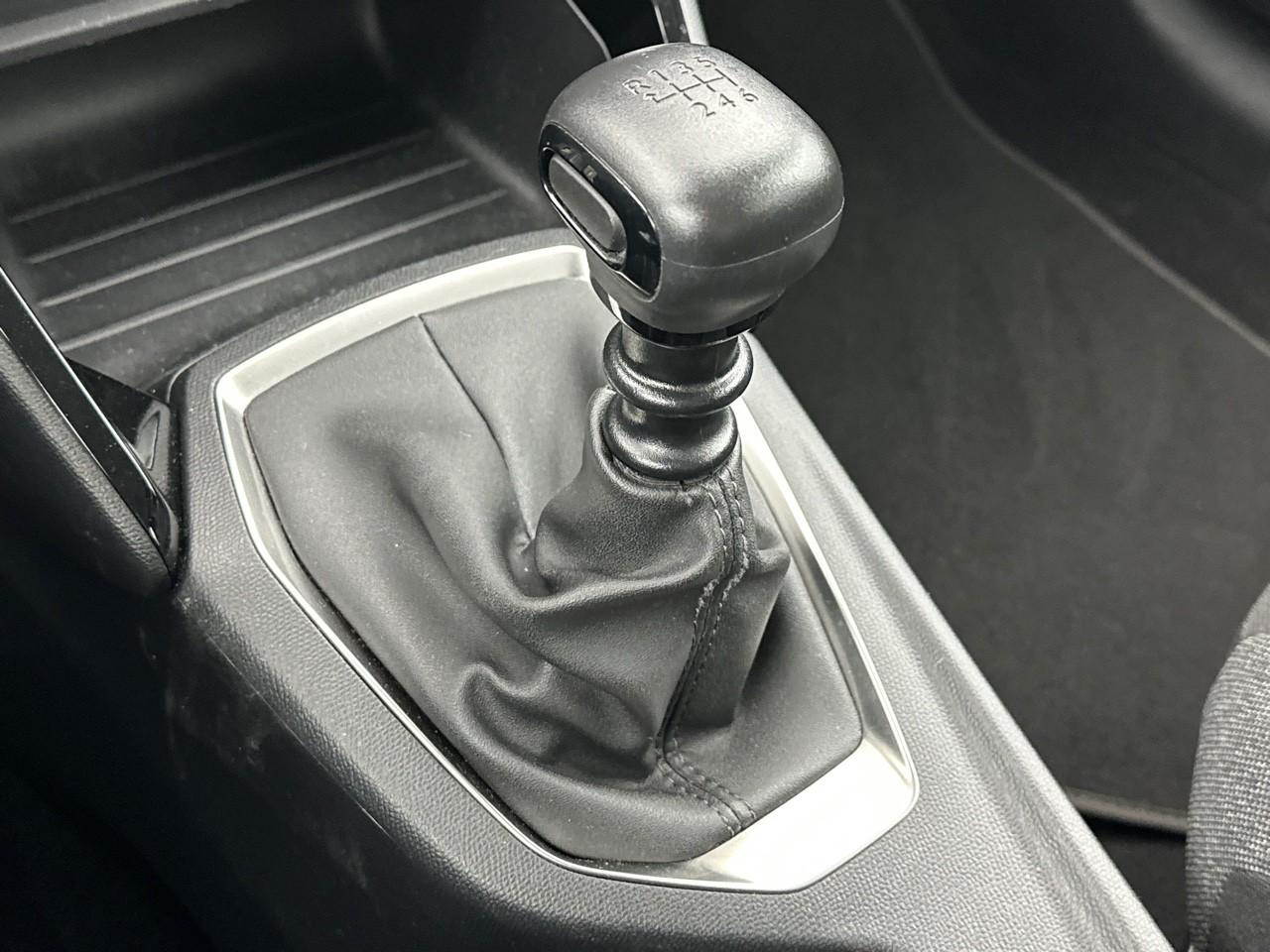 Peugeot 208 puretech 100 s&s bvm6 style — photo 28