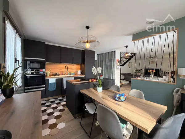 Maison familiale des années 70 entièrement rénovée – Charme & volumes à Mer