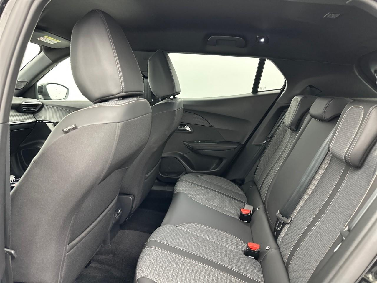 Peugeot 2008 electrique 54 kwh 156 ch allure — photo 12