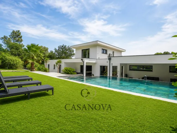 Maison 7 pièces 280 m²