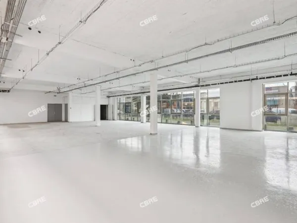 Local d'activité 436 m²
