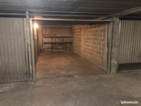 Loue Garage box fermé