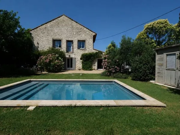 Authentique mas de village avec piscine et jardin paysagé a