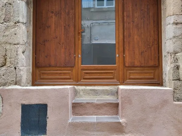 Studio meublé 23m² rénové, proche château d'Aubenas et commerces