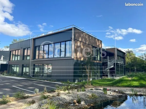 Bureaux 1 070 m²