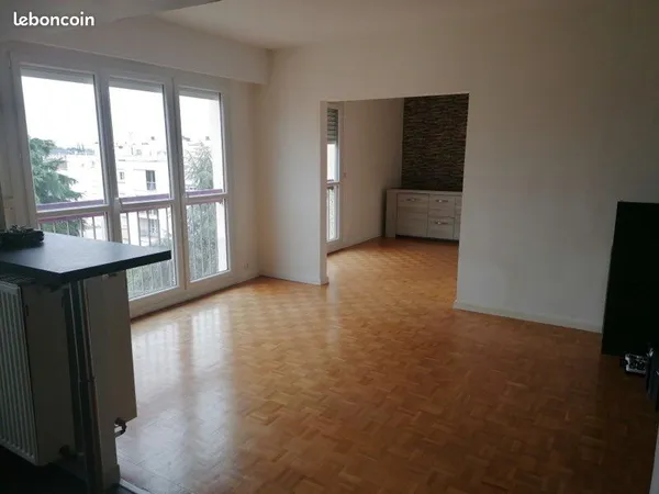 Apparement 4 pièces 81 m2 résidence Bary