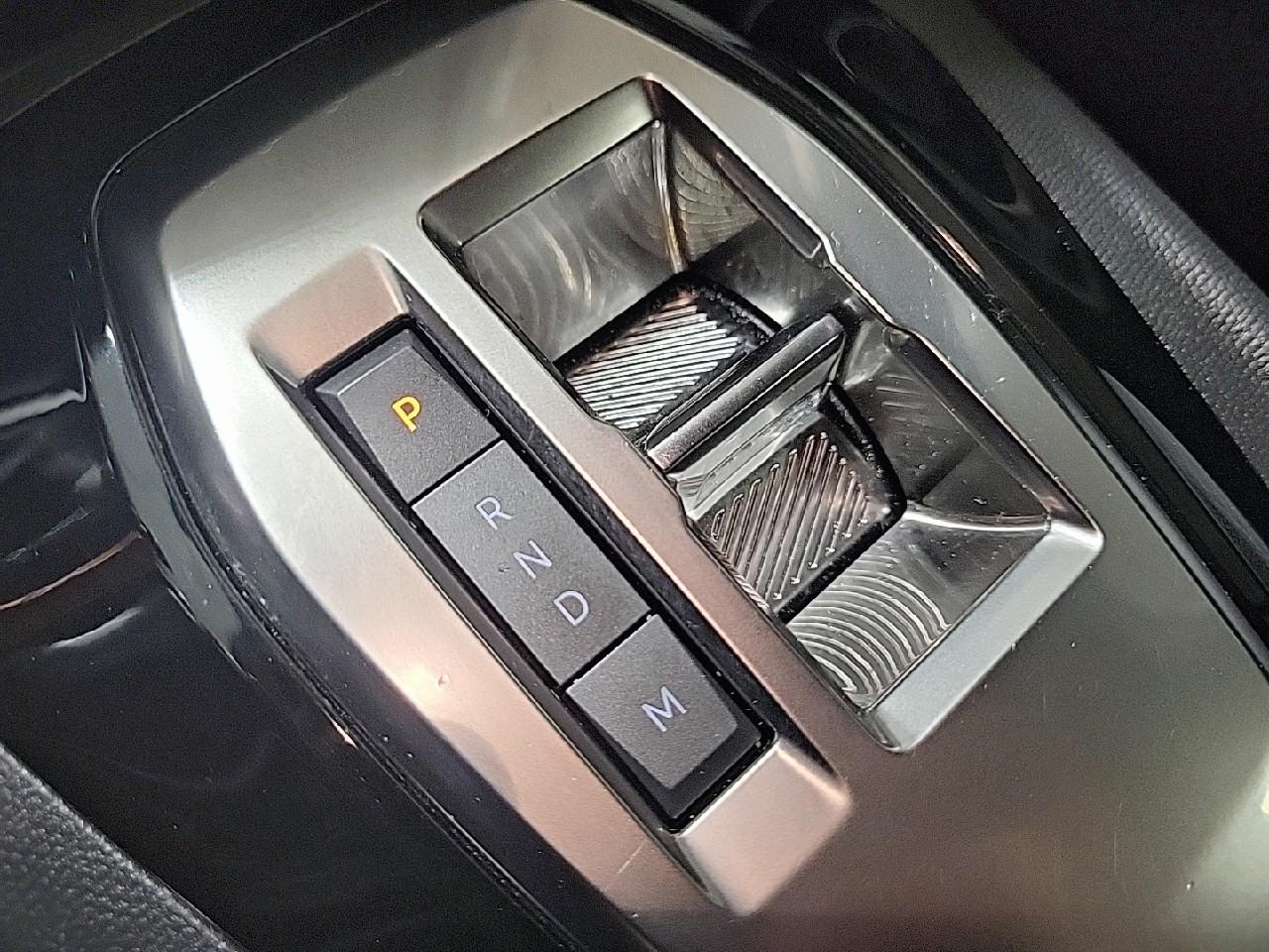 Peugeot 2008 hybrid 145 e-dcs6 style — photo 17