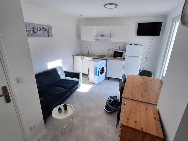 F2 Meublé avec balcon tout équipé LOYER TOUT COMPRIS