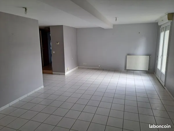 Appartement T3 de 81 m² avec terrasse, garage et parking