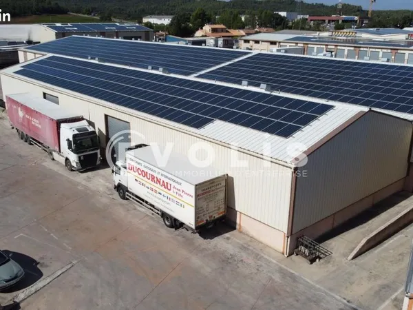 Local industriel 674 m²