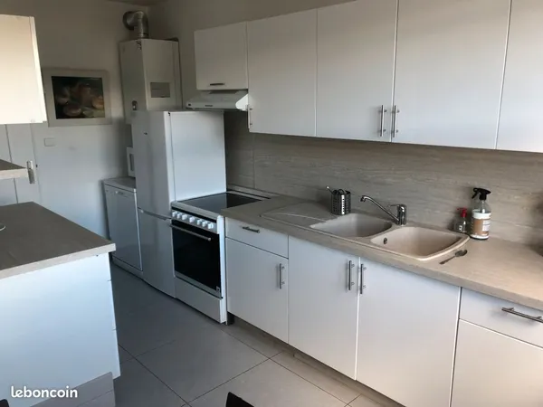 Quartier Victor Hugo, dans une propriété privée sécurisée avec espaces verts, vente d'un bel apparte