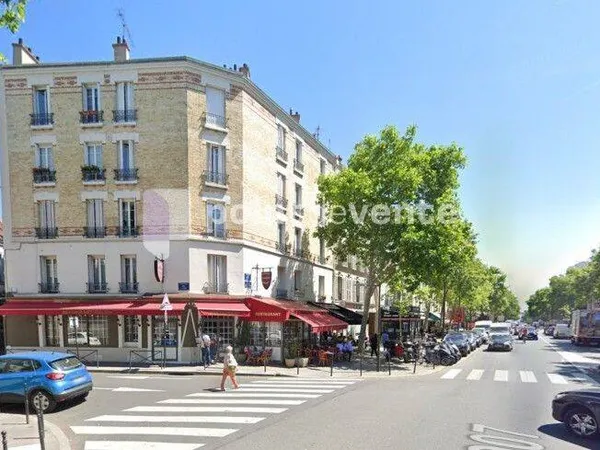 Local commercial 151 m²