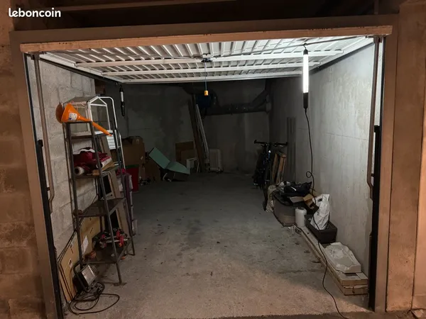 Vallauris Centre / Picasso - Garage fermé de 18 m² dans résidence sécurisée (2006)