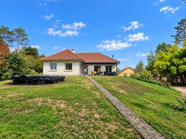 Belle maison familiale avec grand terrain