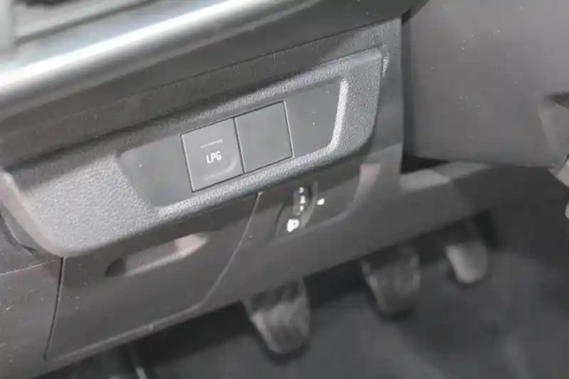 Dacia Sandero eco-g 100 — photo 11