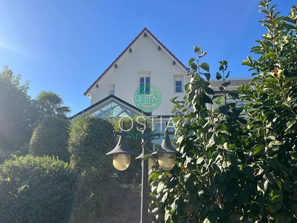 Villa 7 pièces 250 m²