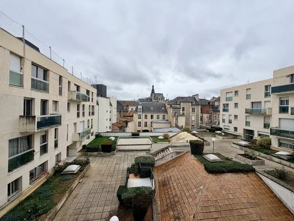 Appartement 2 pièces avec balcon et parking