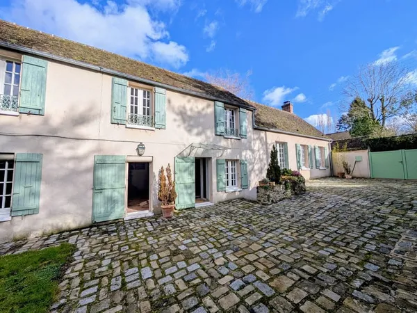 Maison de charme de 160 m2, coeur de village des Mesnuls