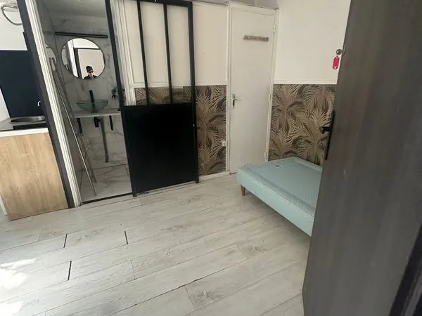 Beau studio avec terrasse et annexe